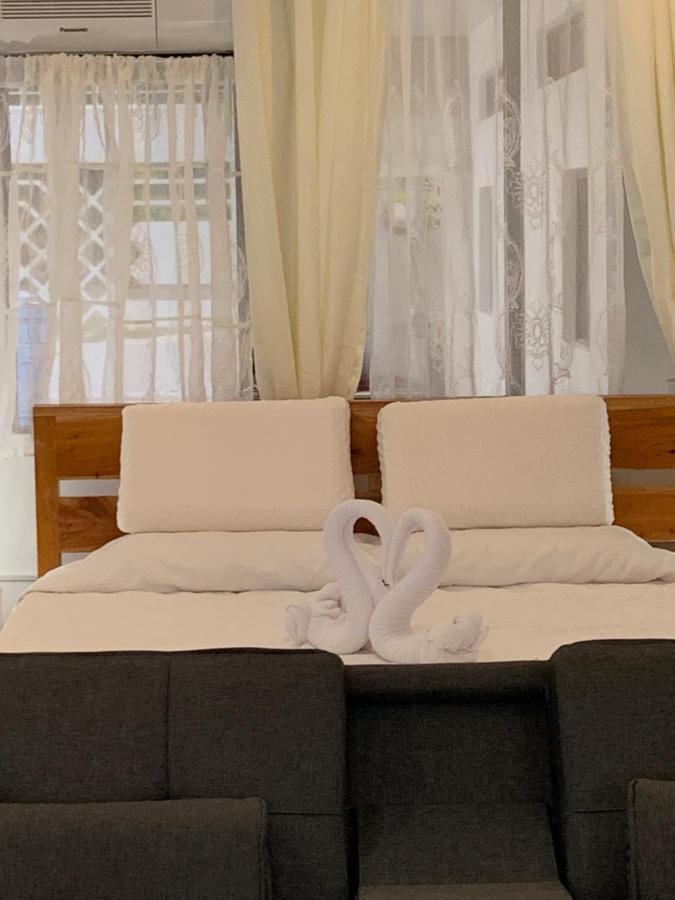 Luna Oslob Travellers Inn - Beach Front Extérieur photo